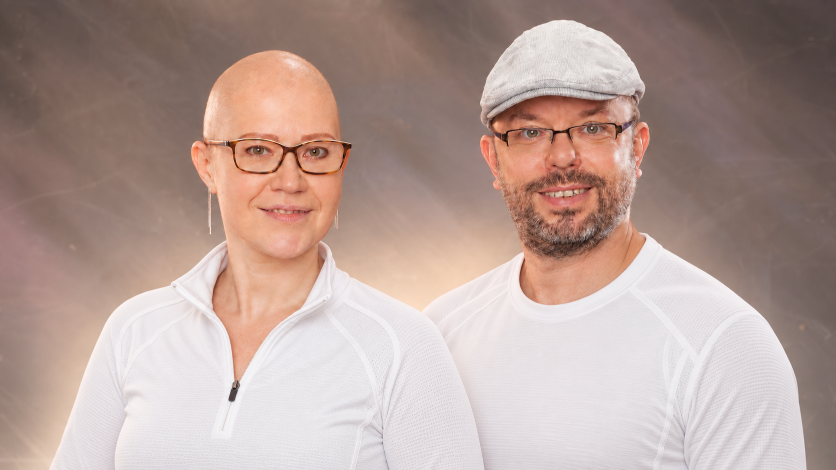 Ludmila und Holger Dolfen in moderner weißer Sportkleidung